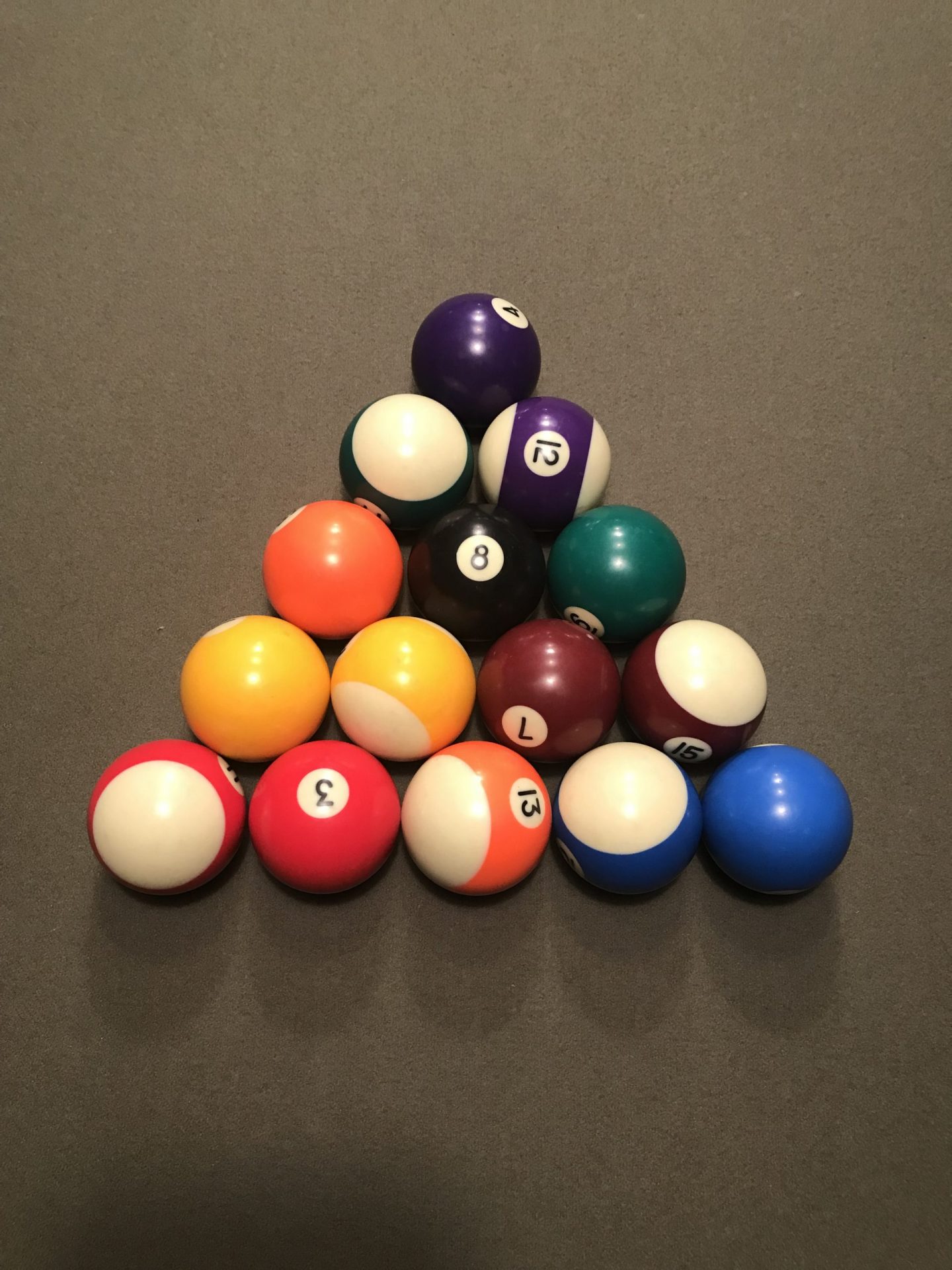 You are currently viewing How to choose stripes or solids in 8-ball